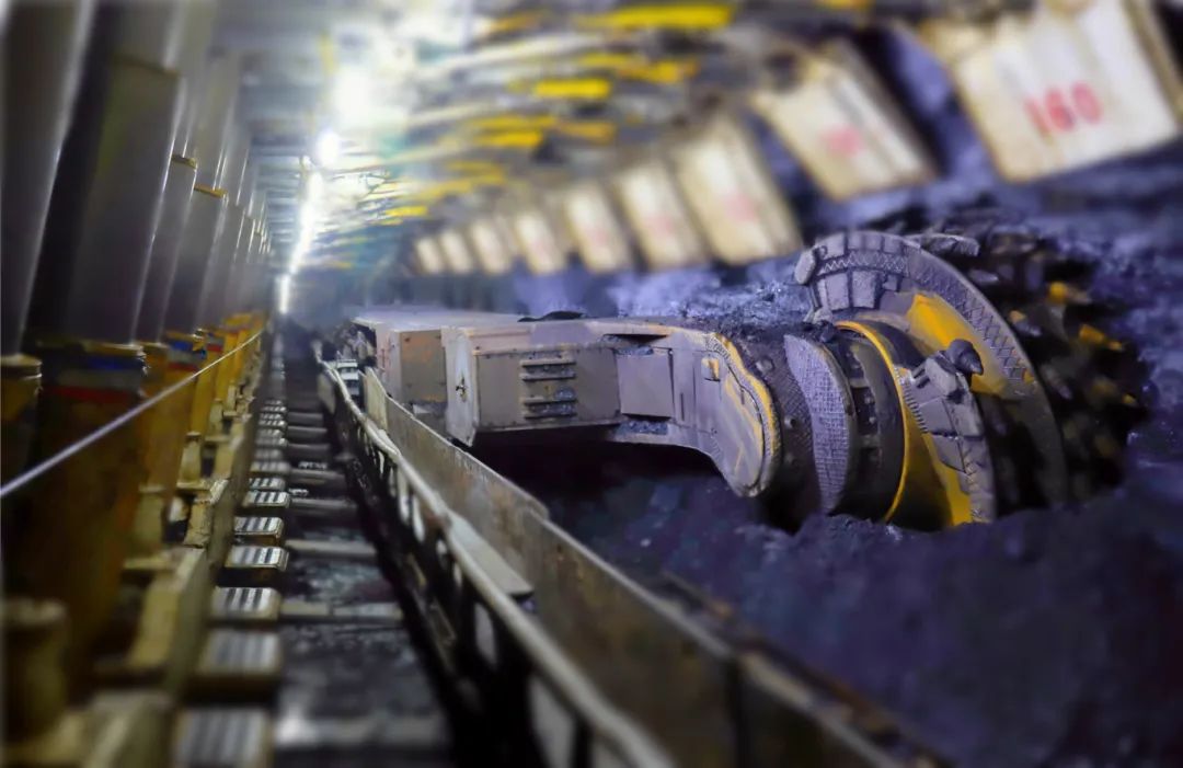 三晋矿科智典矿用智能采煤机解析：揭秘如何让采煤更安全高效，告别传统人工操作烦恼