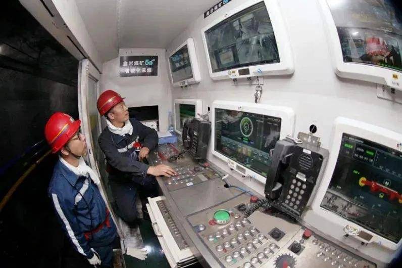 三晋矿科智典矿用智能转载机指南：高效操作与智能维护全解析，让煤矿运输更轻松安全